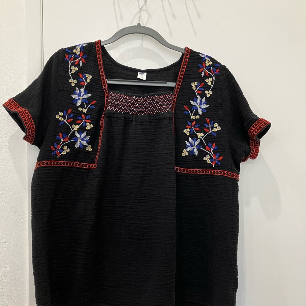Old Navy Black Relaxed Blouse with Crew Neck and Short Sleeves